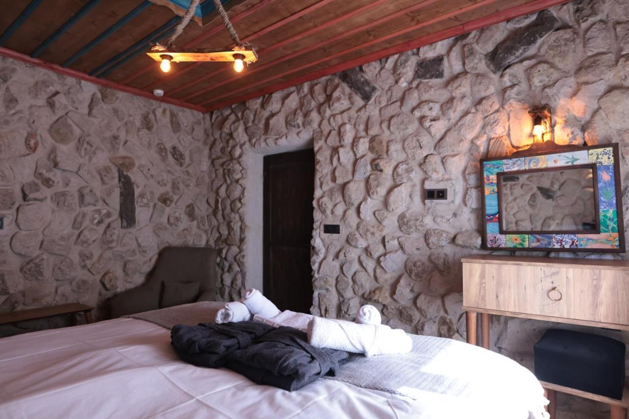 Stone Owl Otel & Restaurant Üchisar Bagian luar foto
