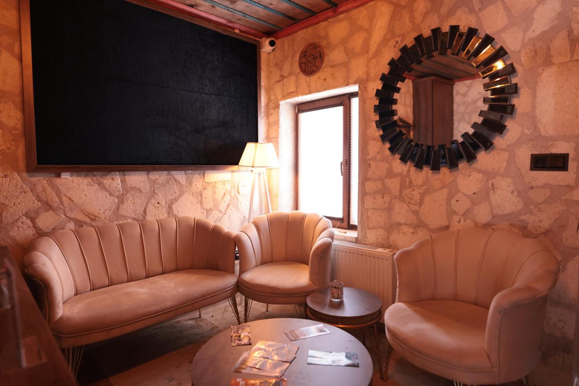Stone Owl Otel & Restaurant Üchisar Bagian luar foto