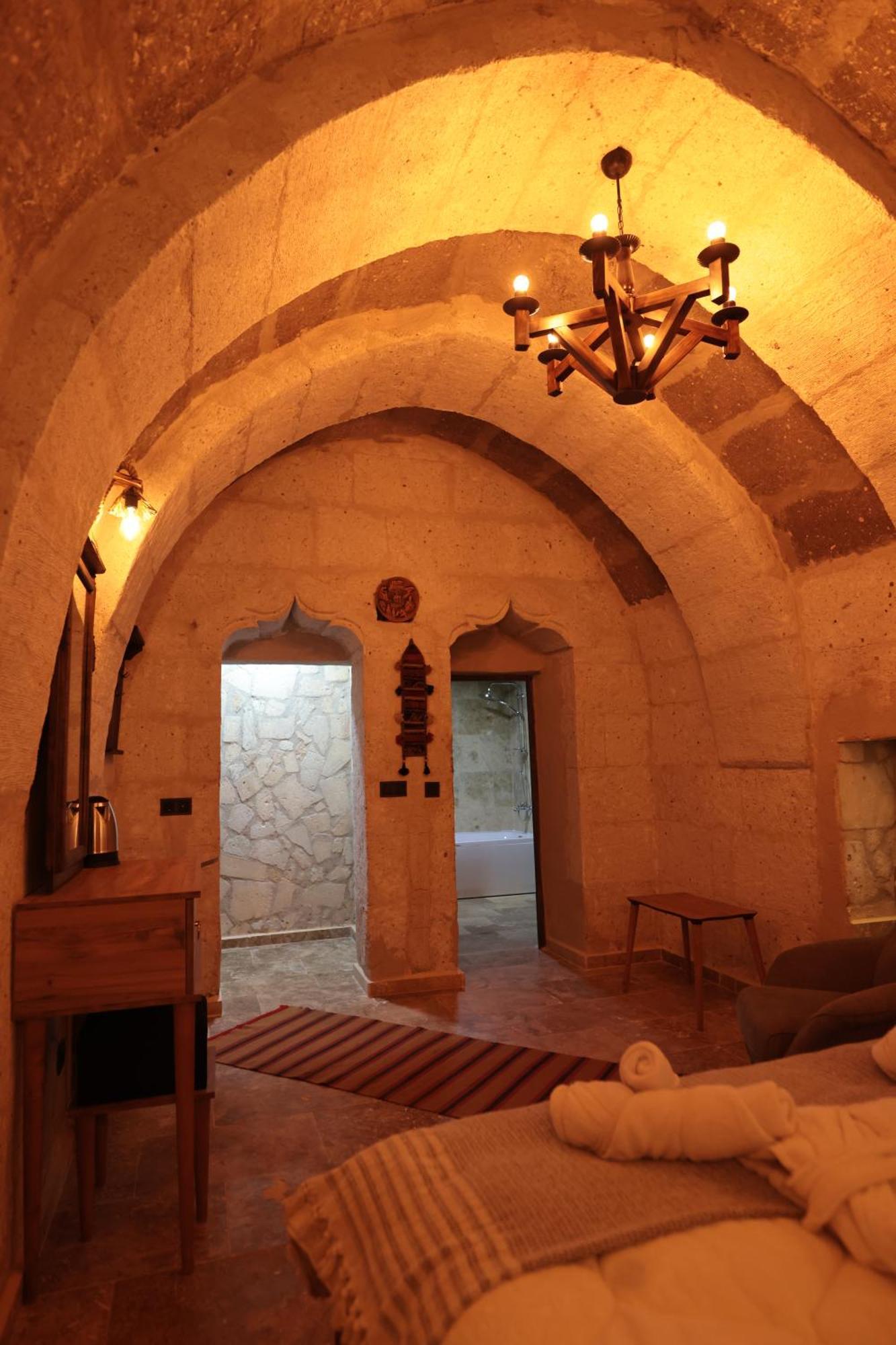 Stone Owl Otel & Restaurant Üchisar Bagian luar foto