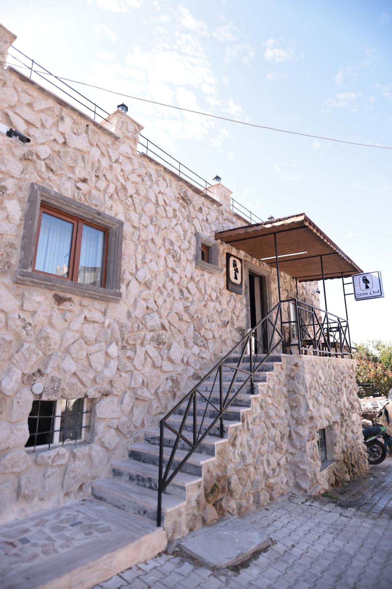 Stone Owl Otel & Restaurant Üchisar Bagian luar foto