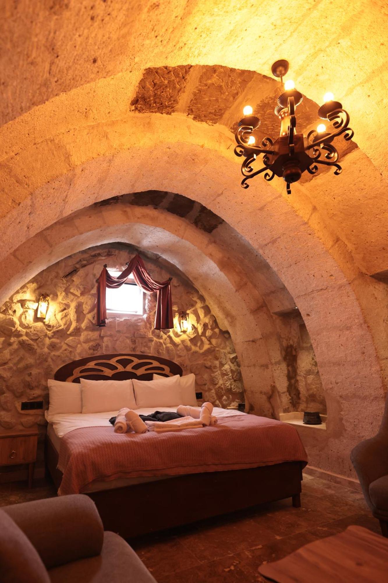 Stone Owl Otel & Restaurant Üchisar Bagian luar foto