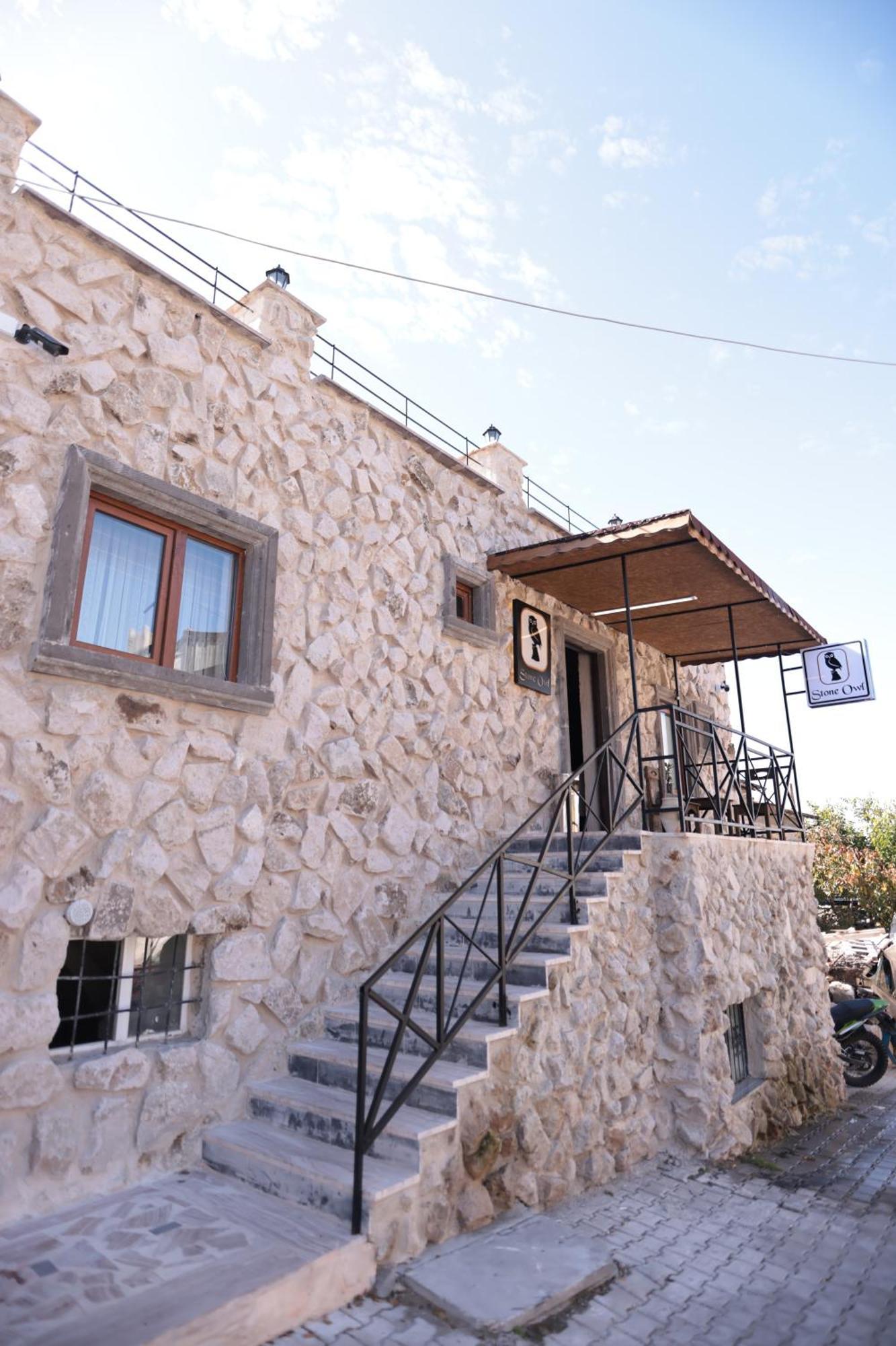 Stone Owl Otel & Restaurant Üchisar Bagian luar foto
