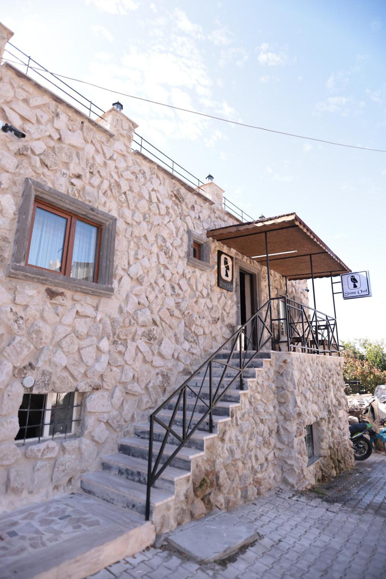 Stone Owl Otel & Restaurant Üchisar Bagian luar foto