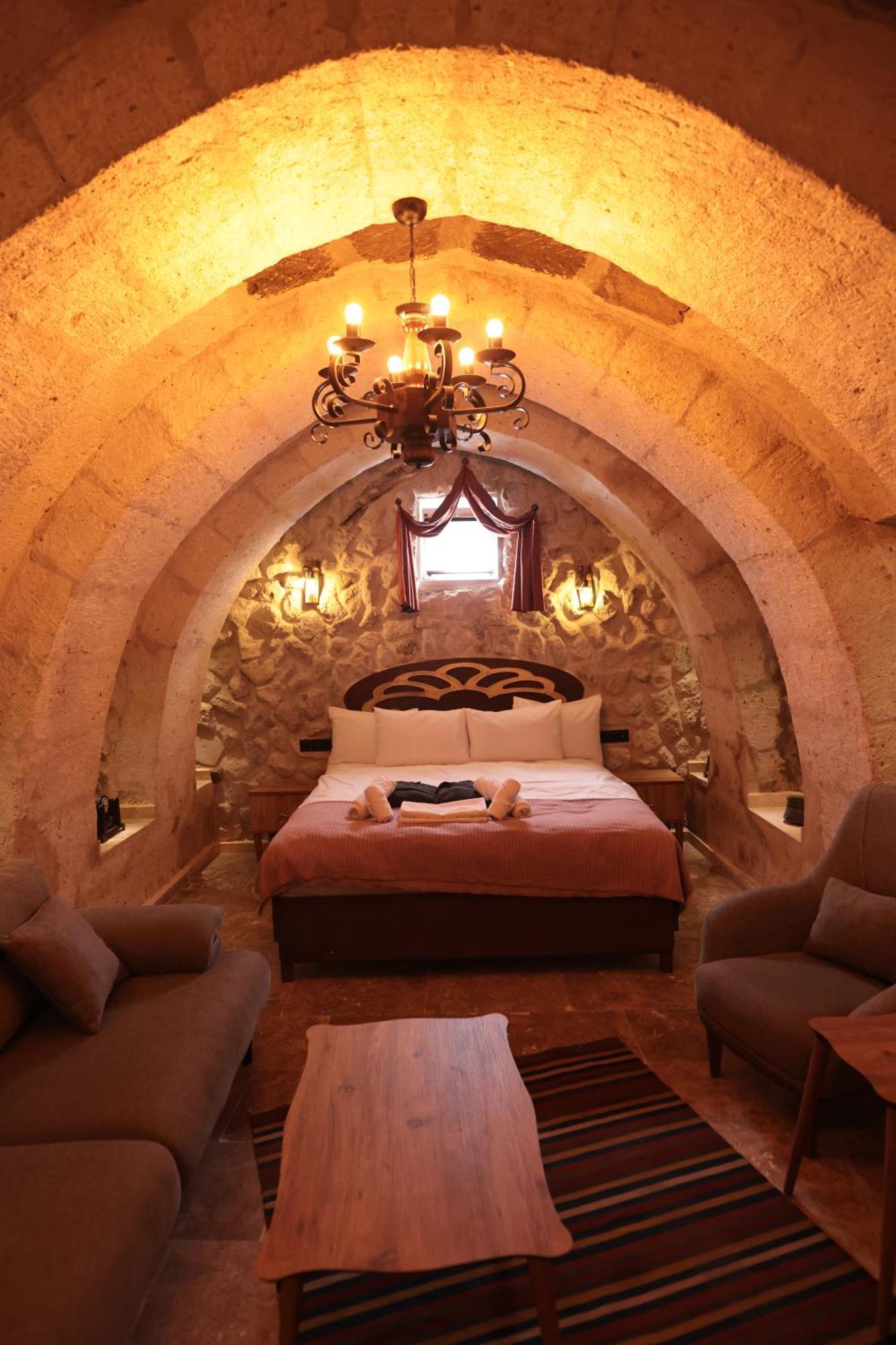 Stone Owl Otel & Restaurant Üchisar Bagian luar foto