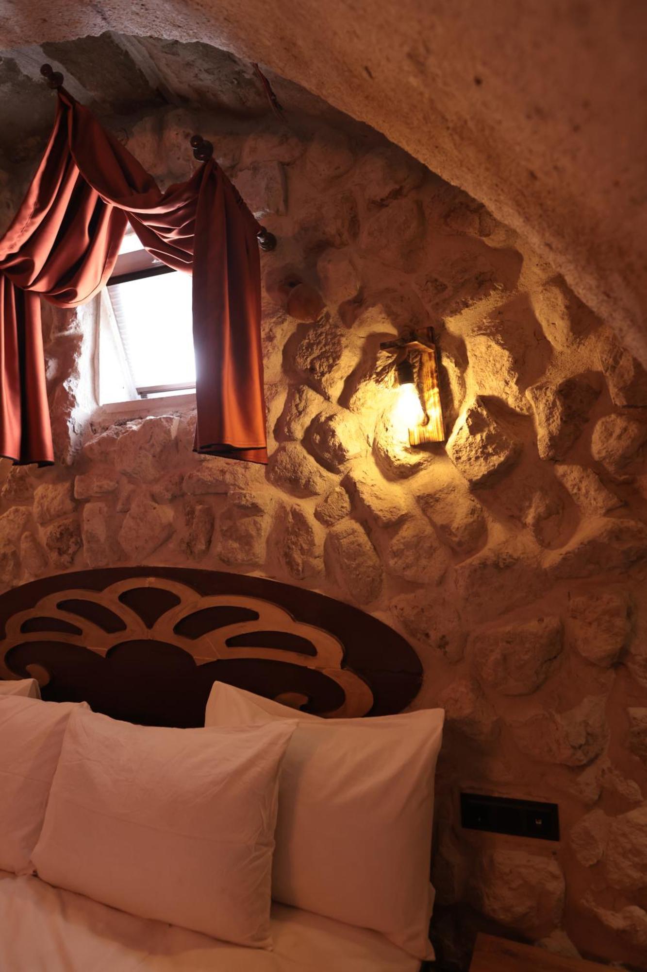 Stone Owl Otel & Restaurant Üchisar Bagian luar foto