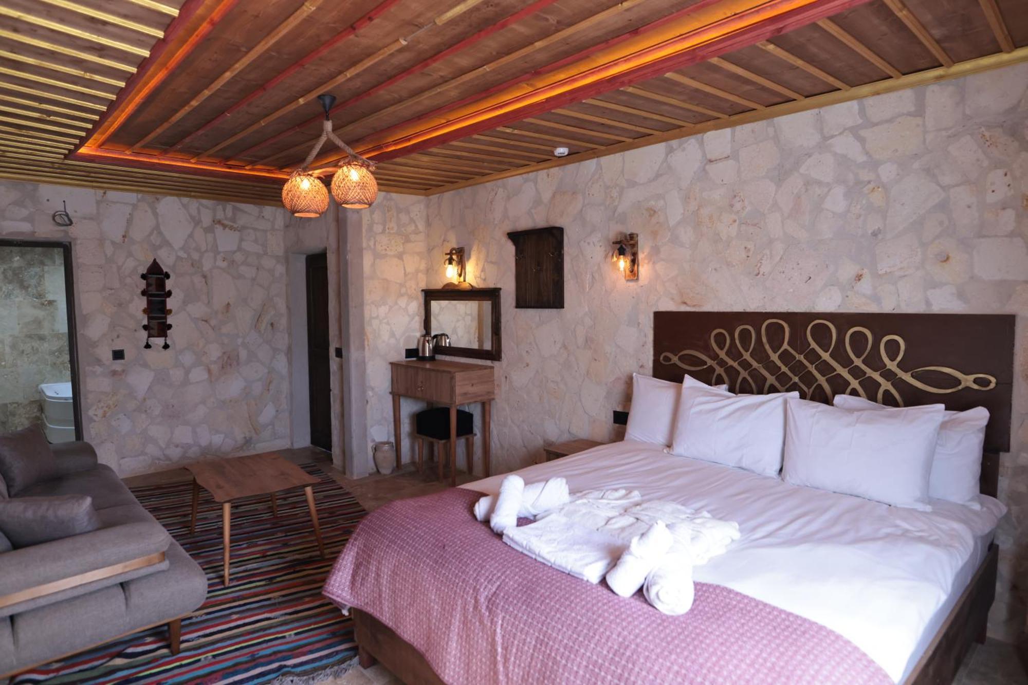 Stone Owl Otel & Restaurant Üchisar Bagian luar foto