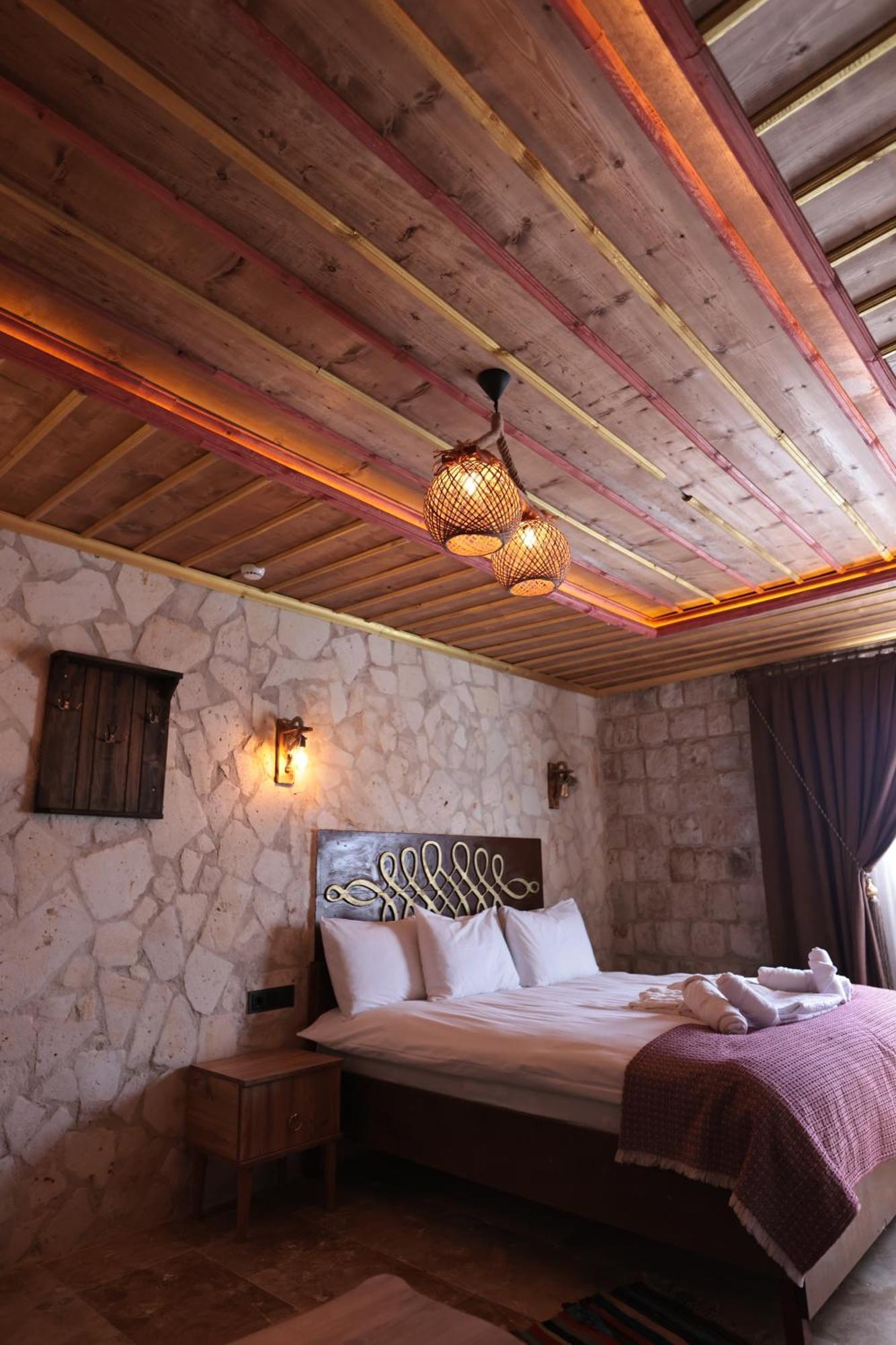 Stone Owl Otel & Restaurant Üchisar Bagian luar foto