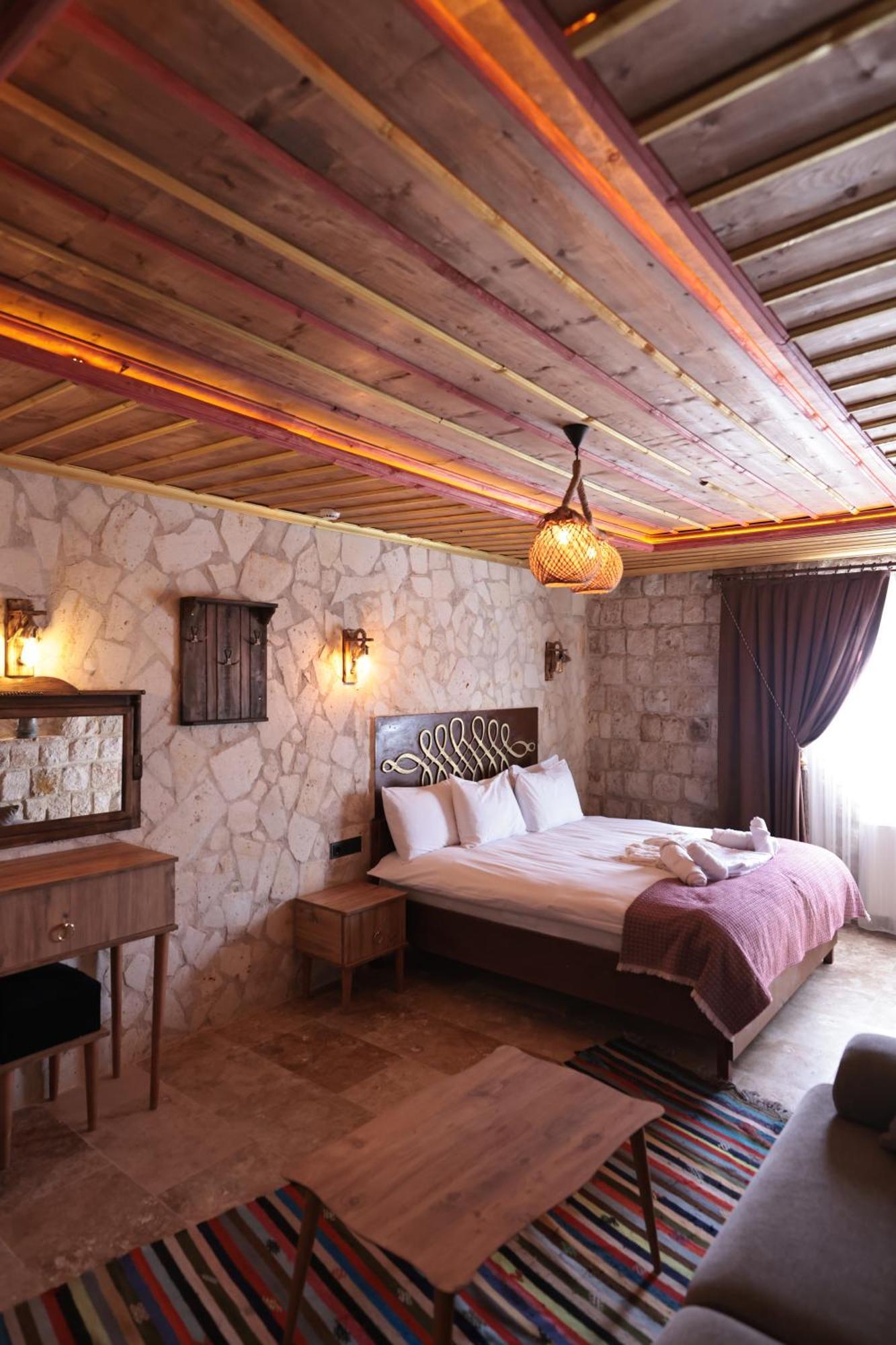 Stone Owl Otel & Restaurant Üchisar Bagian luar foto