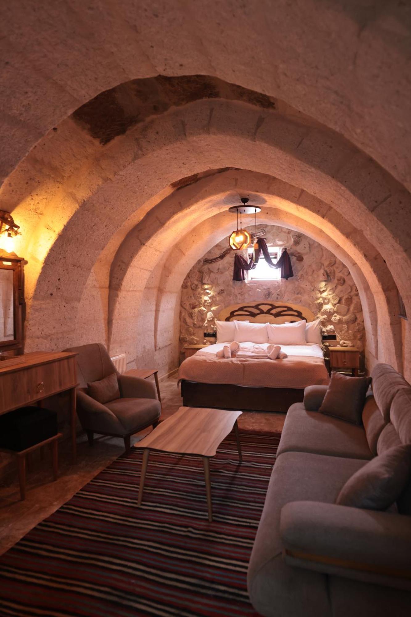 Stone Owl Otel & Restaurant Üchisar Bagian luar foto