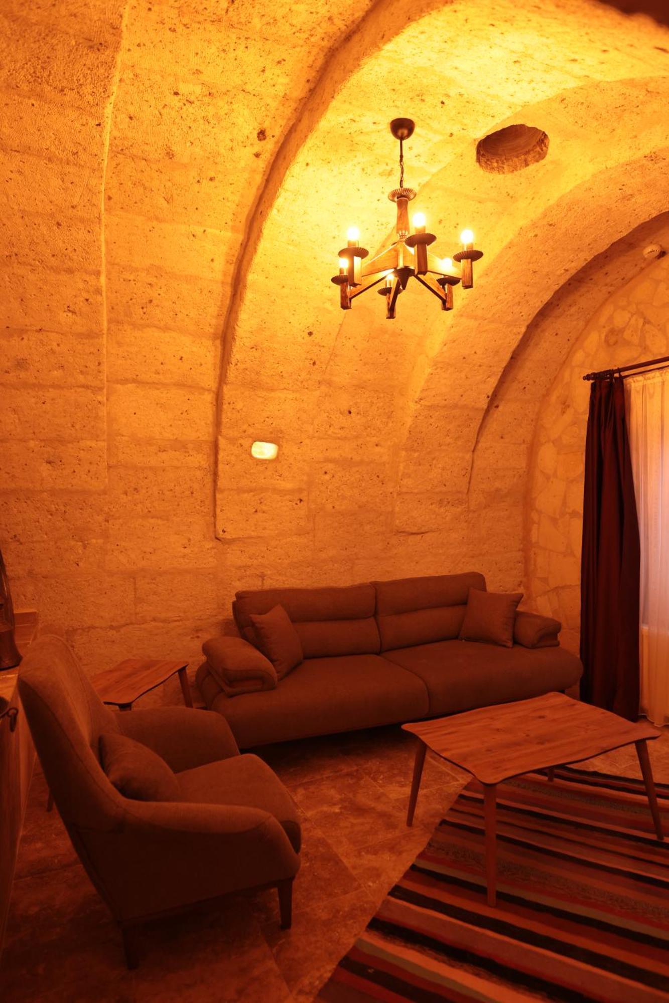 Stone Owl Otel & Restaurant Üchisar Bagian luar foto